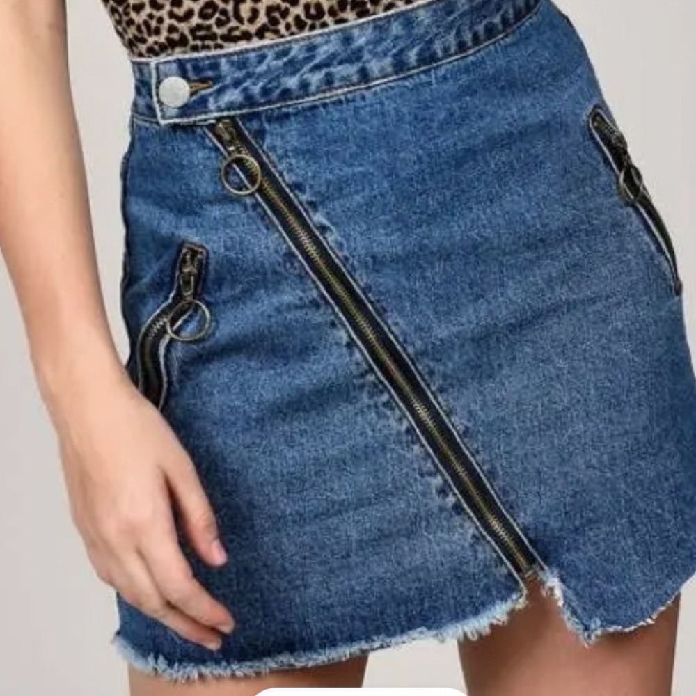 Tobi Denim Mini Skirt 28 Medium Wash Asymmetrical Zip Frayed Hem Blue